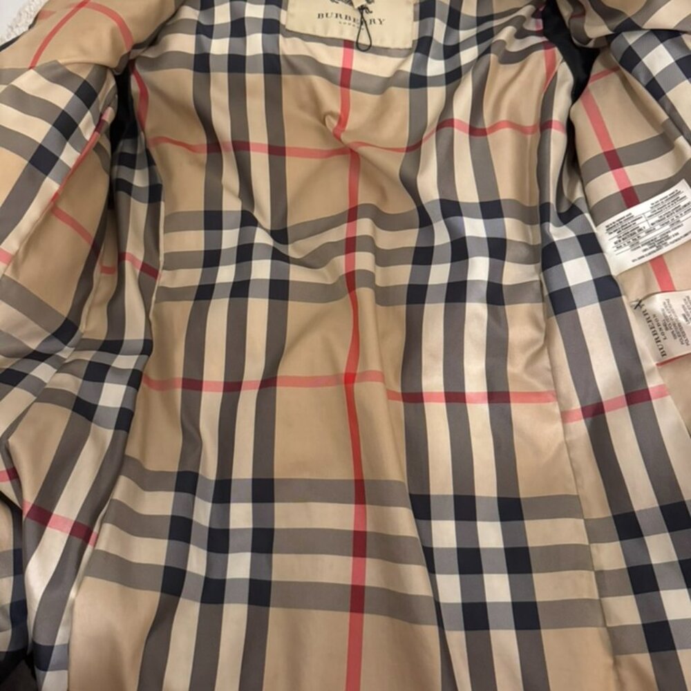 Burberry Black Belted Down Puffer Coat – Size S - Picture 5 of 6